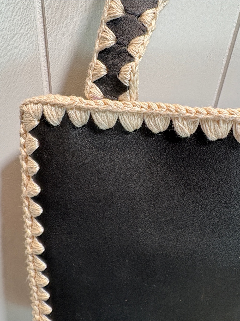 NWOT Rachel Comey black leather shoulder bag with edge detailing snap close - Picture 4 of 7